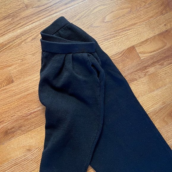 St. John Basics Santana Knit Cropped Pants Womens 2 Black Pockets Pull On EUC - Picture 4 of 6